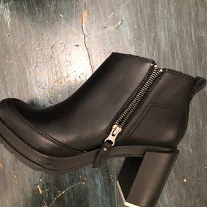 SOREL Blake Chelsea Leather Bootie Black Size 8
